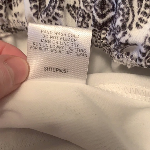 Romper Size Medium by Romeo & Juliet Couture - Picture 8 of 9